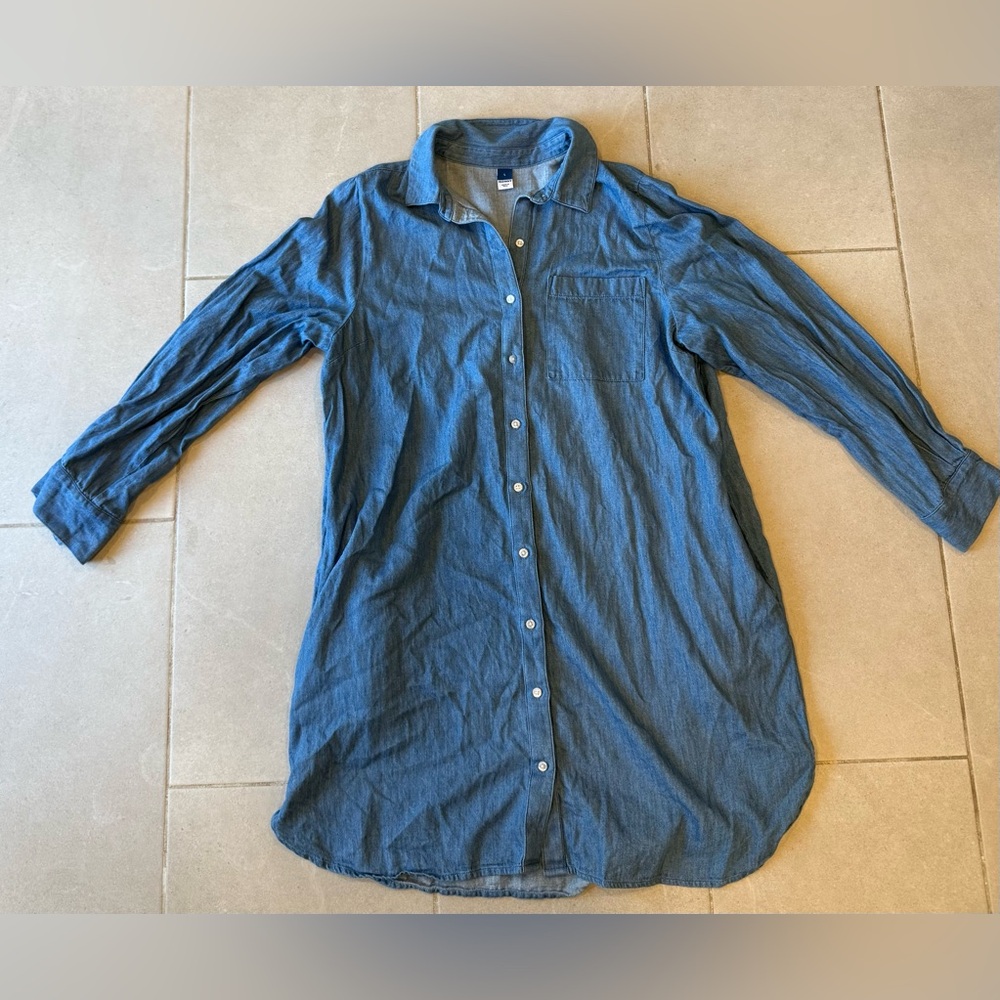 Old Navy blue denim button down dress with pockets. Size Large
